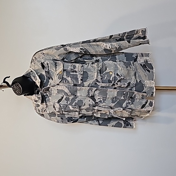 POL Jackets & Blazers - POL  Sweet Camo Twill Jacket size small